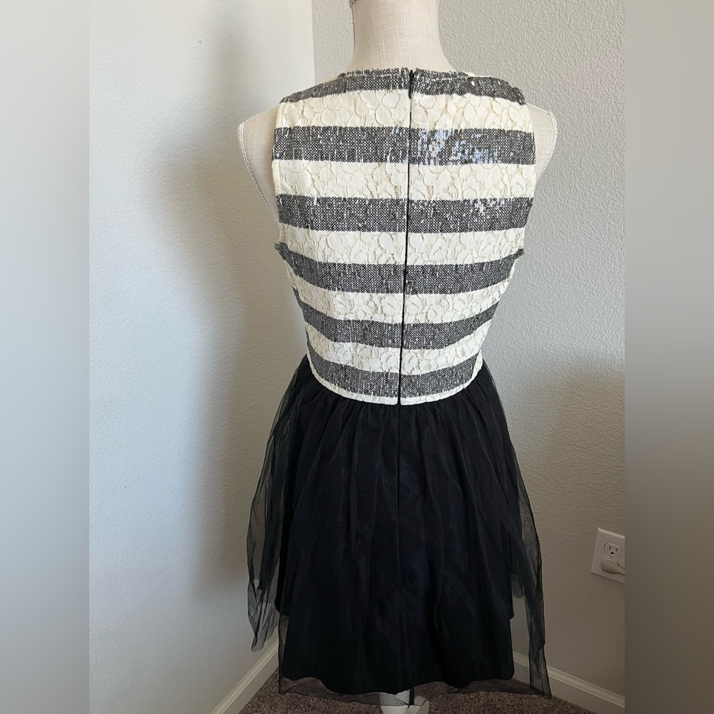 DRESS - Picture 2 of 8